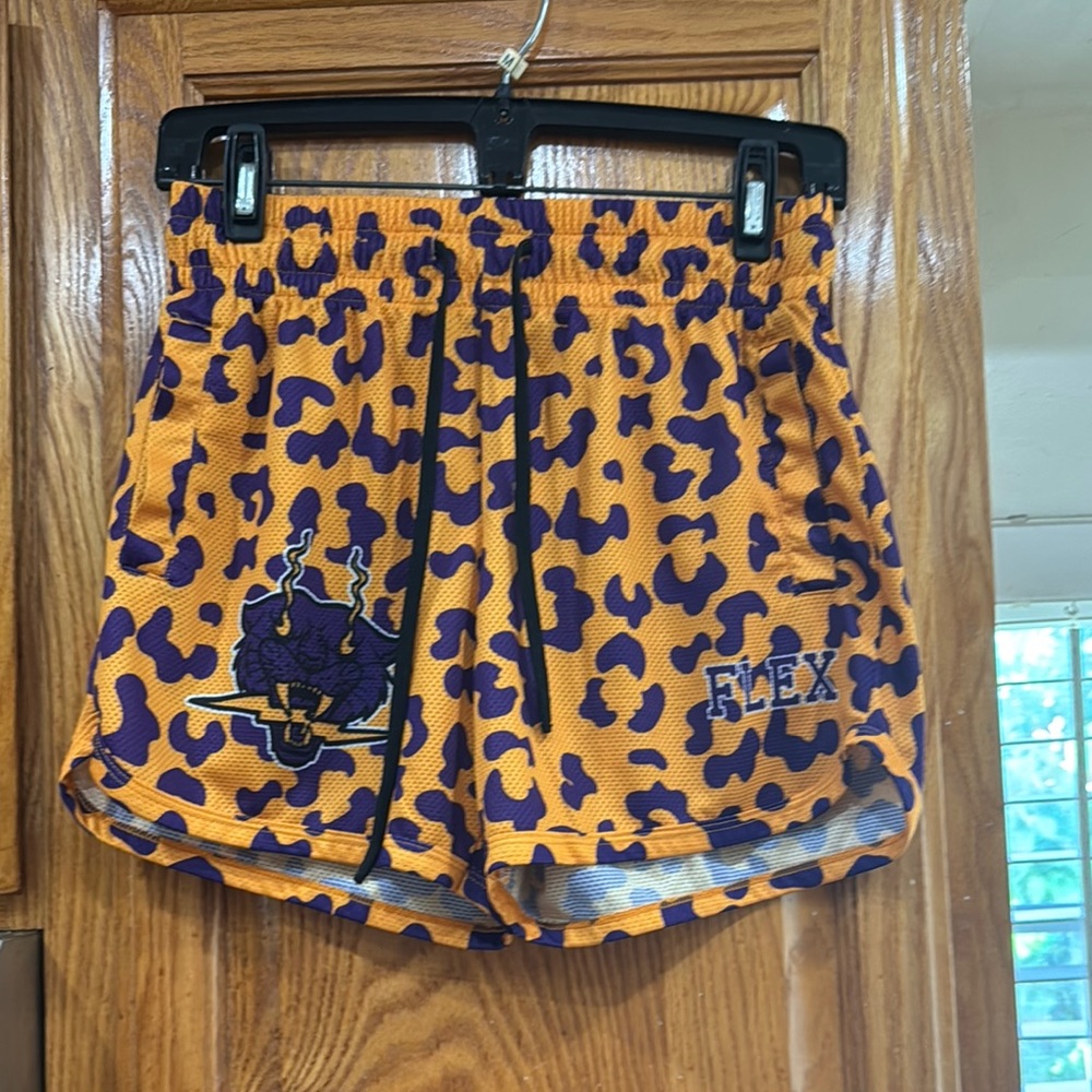 MEN’s Flexliving Purple and Orange 4” Gym Shorts size SMALL (28-30)